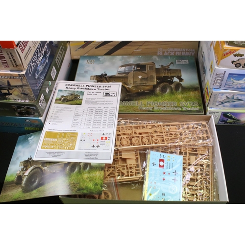 326 - 19 Boxed plastic model kits to include 4 x Fujimi, 3 x Eduard, 1 x Kitty Hawk, 1 x Panda Models, 1 x... 