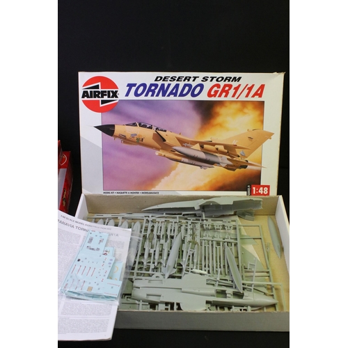 327 - 18 Boxed Airfix 1/48 plastic military model kits to include 10102 English Electric Canberra B I 8, 1... 