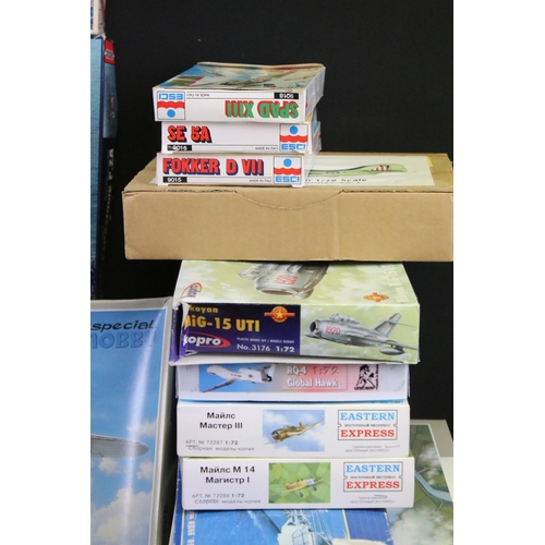 332 - 37 Boxed plastic model kits to include Special Hobby, Roden, Eastern Express, Master Hobby Kits, Air... 