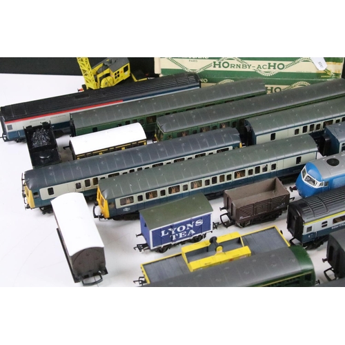 116 - Collection of OO gauge railcars, rolling stock and DMU to include Lima W51342 Railcar, Lima BR W5502... 