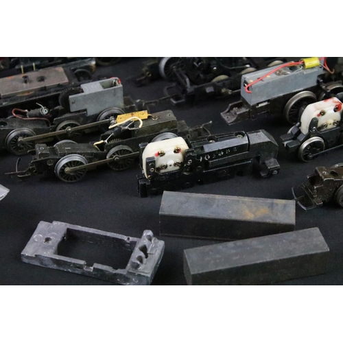 120 - 17 OO / HO gauge items of rolling stock to include Hornby, Lima, Triang, Bachmann etc to include Nor... 