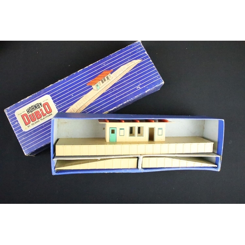 121 - 31 OO gauge and Hornby Dublo items of rolling stock to include 7 x boxed Dublo examples plus a Hornb... 