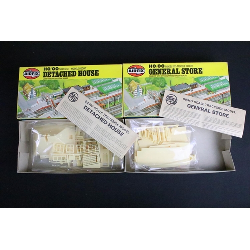 127 - Quantity of OO gauge model railway to include boxed and unbuilt Airfix plastic trackside model kits,... 