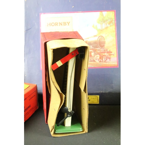 130 - Quantity of boxed Hornby O gauge model railway to include MO Passenger Set, M1 Goods Set, No 1 Level... 