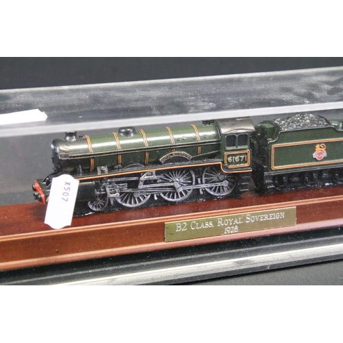159 - Group of OO gauge model railway to include 4 x locomotives (Palitoy Mainline 46440 2-6-0 BR black, H... 