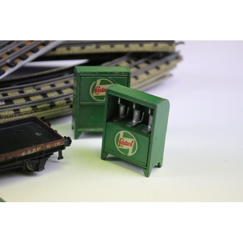 161 - Collection of Hornby Dublo model railway to include boxed EDG16 0-6-2 Tank Goods Train Set, 6 x item... 