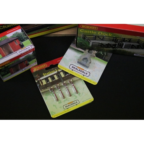 178 - 42 Boxed / carded Hornby Skaledale OO gauge trackside buildings and accessories to include R9806 Rai... 