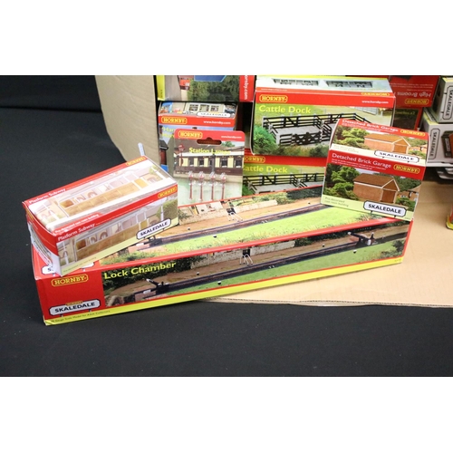 178 - 42 Boxed / carded Hornby Skaledale OO gauge trackside buildings and accessories to include R9806 Rai... 