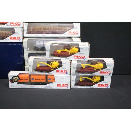 182 - Boxed Liliput HO gauge L350041 Wagenset Brit Rheinarmee Ep III plus 28 x boxed items of HO gauge rol... 