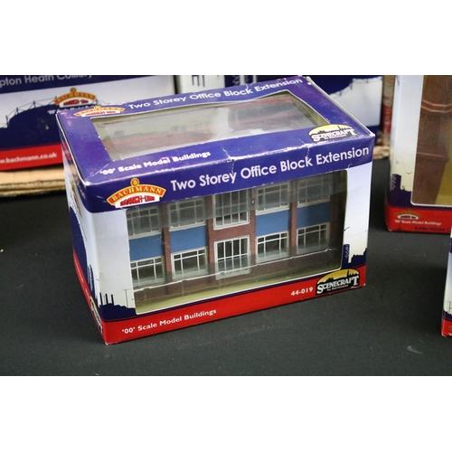 195 - 13 Boxed OO gauge Bachmann Scenecraft trackside buildings to include 44057 Oak Hill Brewery Factory ... 