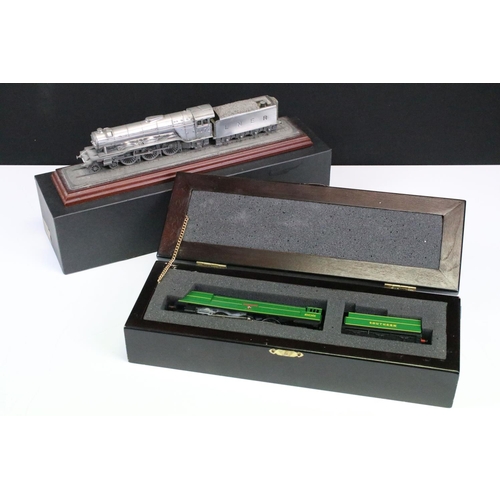196 - Cased Hornby OO gauge Exeter 4-6-2 Southern locomotive in wooden case plus a boxed ltd edn Royal Ham... 
