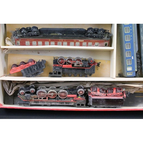 202 - Boxed Trix (Germany) Express electric train set containing 2 x locomotives (4-6-2 with tender in bla... 