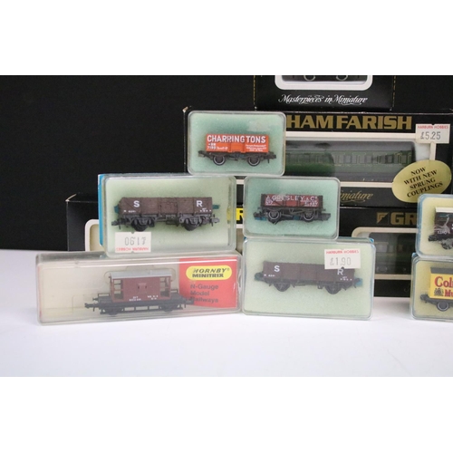 208 - Collection of N gauge model railway to include 15 x boxed/cased items of rolling stock featuring Gra... 