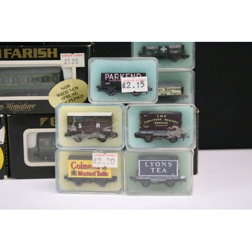 208 - Collection of N gauge model railway to include 15 x boxed/cased items of rolling stock featuring Gra... 