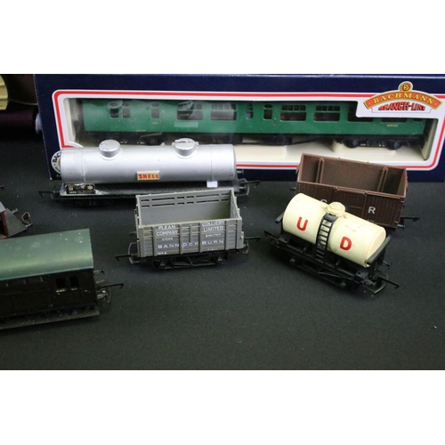 209 - 18 Boxed OO gauge items of rolling stock to include 3 x Wrenn, 3 x Bachmann, 3 x Hornby, 7 x Palitoy... 