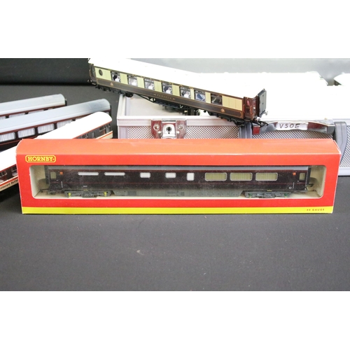 151 - Lima OO gauge The Royal Alex 73101 locomotive plus 9 x Hornby Pullman coaches, 1 x Mainline and 1 x ... 