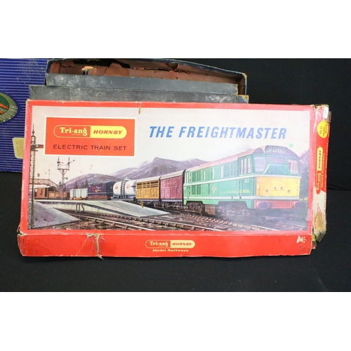 226 - Collection of Hornby Dublo model railway to include 8 x items of rolling stock (3 x boxed), boxed D1... 