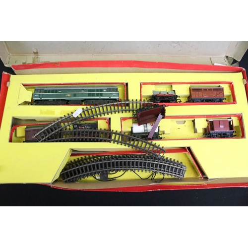 226 - Collection of Hornby Dublo model railway to include 8 x items of rolling stock (3 x boxed), boxed D1... 