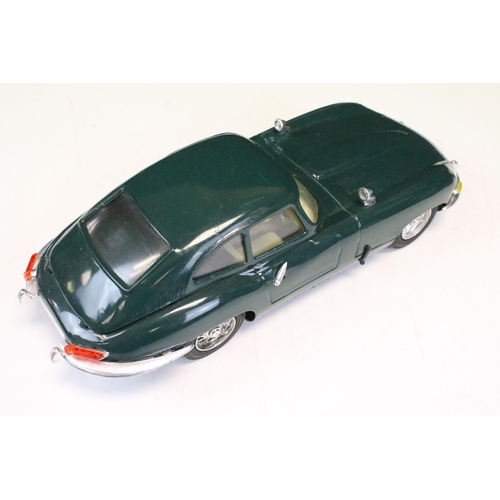 1304 - Six 1/18 - 1/24 scale tin plate metal models including a friction drive red/white car with driver (m... 