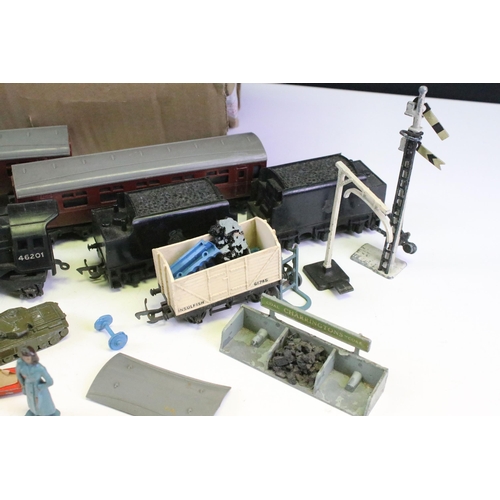 227 - Quantity of Triang OO gauge model railway to include 2 x Princess Elizabeth locomotives with tenders... 