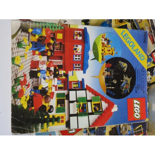 364 - Collection of mainly 1980s Lego to include various bricks, accessories, parts, pumps, couple of mini... 