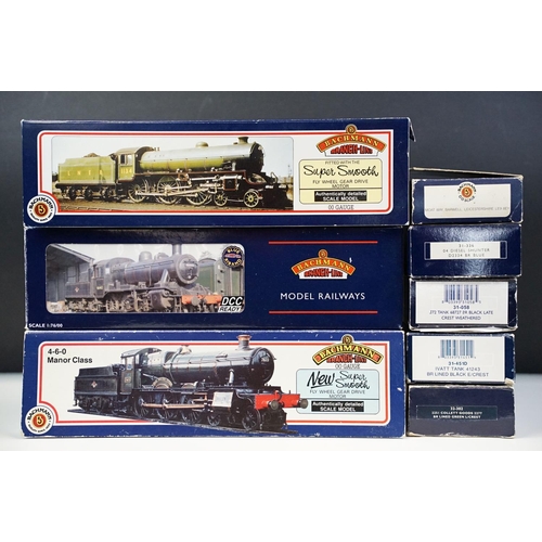 29 - Eight boxed Bachmann OO gauge locomotives to include 32302 2251 Collett Goods 2277 BR Lined green l/... 