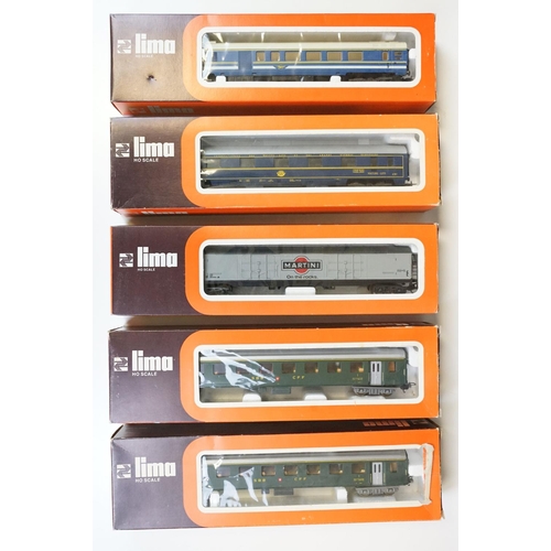 57 - 28 Boxed Lima HO gauge items of rolling stock featuring various lines including no's 9205, 9319, 319... 