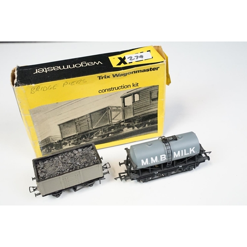 66 - 52 Boxed OO gauge items of rolling stock to include 14 x Dapol, 10 x Lima, 3 x Palitoy Mainline, 6 x... 