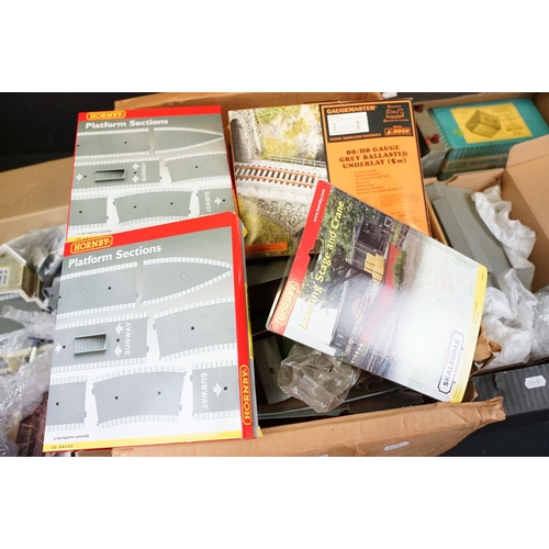 100 - Large collection of OO gauge model railway accessories to include carded SuperQuick, Metcalfe and Wi... 