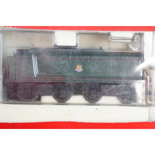 105 - Group of OO gauge model railway to include boxed Hornby R2623 BR 4-6-0 King Arthur Class N15 King Ut... 