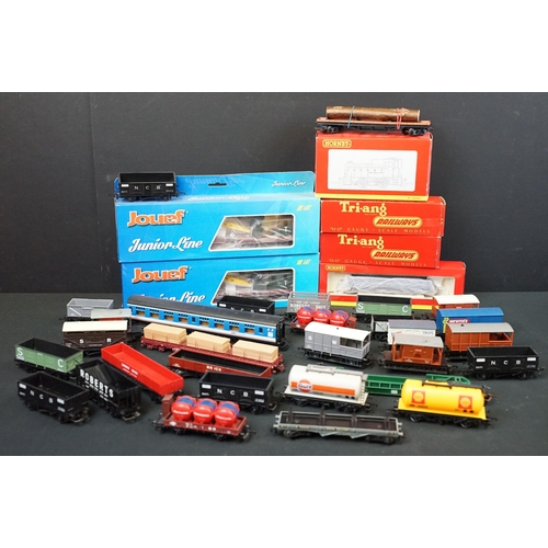 107 - Collection of OO gauge model railway to include boxed Hornby R2375 Virgin 0-4-0 Diesel Class 06 Mech... 