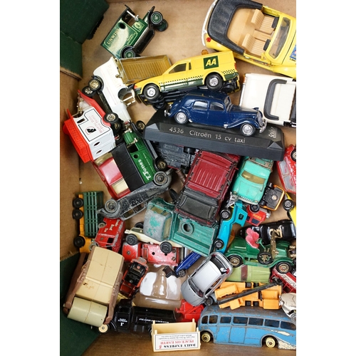 1147 - Collection of mid 20th C onwards play worn diecast models to include Corgi, Matchbox, Maisto, Dinky,... 