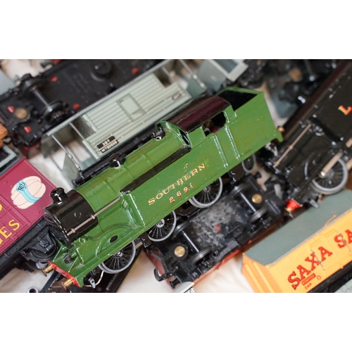 157A - Quantity of various Hornby Dublo locomotives, rolling stock, track, accessories, etc to include A4 4... 