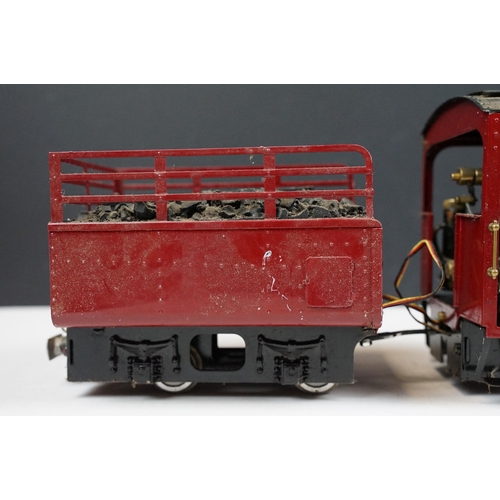 250 - Roundhouse G scale William 0-6-0 live steam locomotive and tender, in maroon livery, Roundhouse name... 