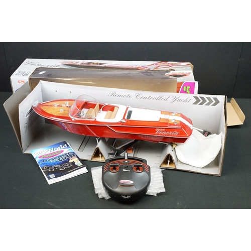 261 - Boxed Jamara Germany 04 0390 Venezia r/b boat, with stand and controller