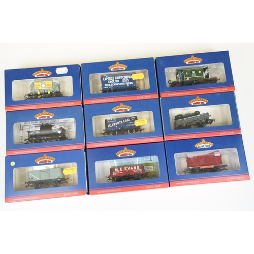 91 - 24 Boxed Bachmann OO gauge items of rolling stock to include wagons and vans featuring 37675K, 14 To... 