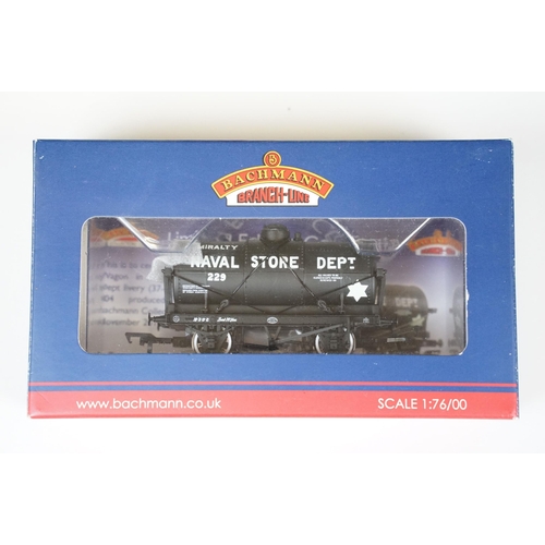 91 - 24 Boxed Bachmann OO gauge items of rolling stock to include wagons and vans featuring 37675K, 14 To... 