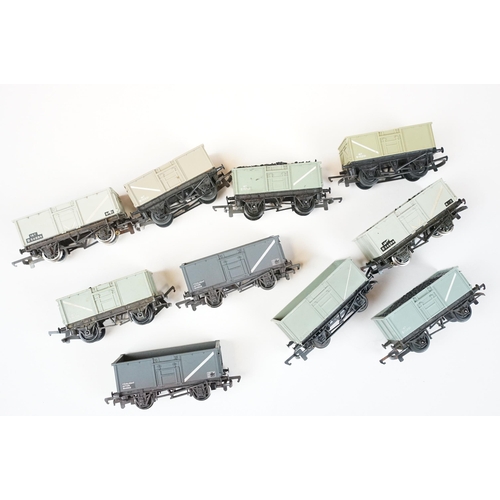 93 - 27 Boxed Palitoy Mainline OO gauge items of rolling stock to include 937355 Conflat and B Type Conta... 