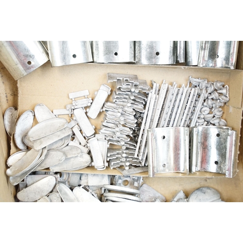 1181 - Quantity of white metal model kits with roofs, rear ends and ladders, all unbuilt and unpainted, wit... 