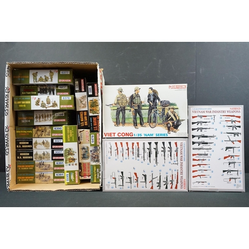 15 Boxed Dragon 1/35 plastic figure kits featuring 3307 US Marines (Khe ...