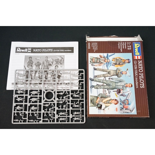 273 - 25 Boxed / carded plastic model kits featuring 11 x HO Airfix kits (Sherman Tank, 2 x English Musket... 