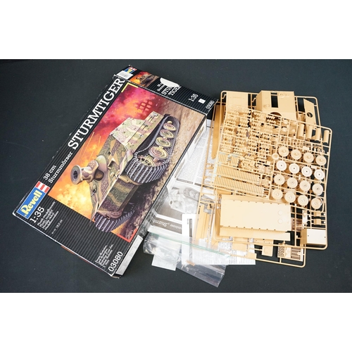 277 - 15 Boxed Revell plastic model kits to include 7 x 1/32, 7 x 1/35 and 1 x 1/28 featuring 1/32 04702 M... 