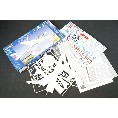 277 - 15 Boxed Revell plastic model kits to include 7 x 1/32, 7 x 1/35 and 1 x 1/28 featuring 1/32 04702 M... 