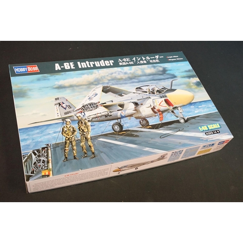 280 - 26 boxed and unbuilt plastic model kits to include 1/48 scale, 1/35 scale and 1/72 scale, featuring ... 