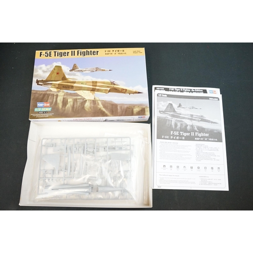 280 - 26 boxed and unbuilt plastic model kits to include 1/48 scale, 1/35 scale and 1/72 scale, featuring ... 