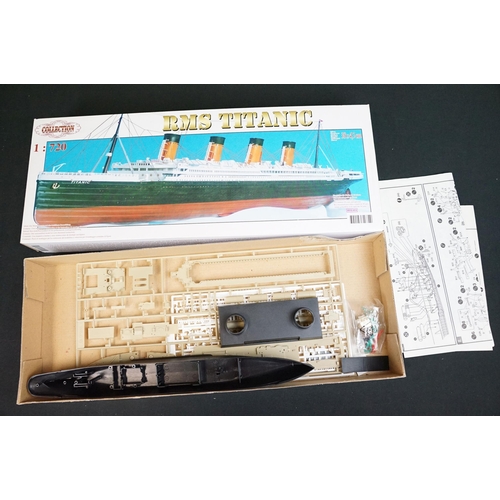 289 - 19 Boxed plastic model kits to include Mini Hobby Models, Master Hobby Kits, ICM, Trumpeter, Academy... 