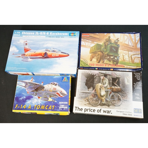 289 - 19 Boxed plastic model kits to include Mini Hobby Models, Master Hobby Kits, ICM, Trumpeter, Academy... 