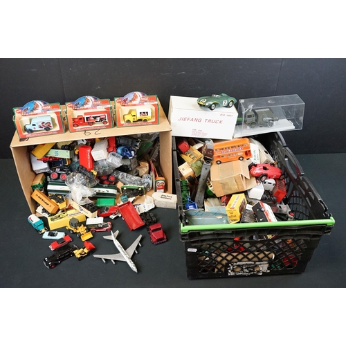 1243 - Large quantity of various boxed and unboxed diecast models to include Dinky, Corgi, Matchbox, Lledo ... 