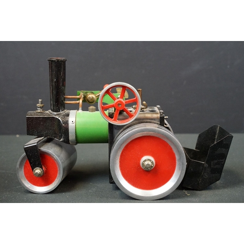 260 - Steam Engine - Boxed Mamod SR1A Reversing Steam Roller in main body green and red wheels, complete w... 