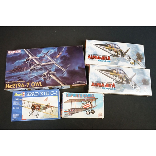 297 - Collection of 18 boxed plastic model kits to include mainly 1/72 and 1/48 scale models featuring 9 x... 